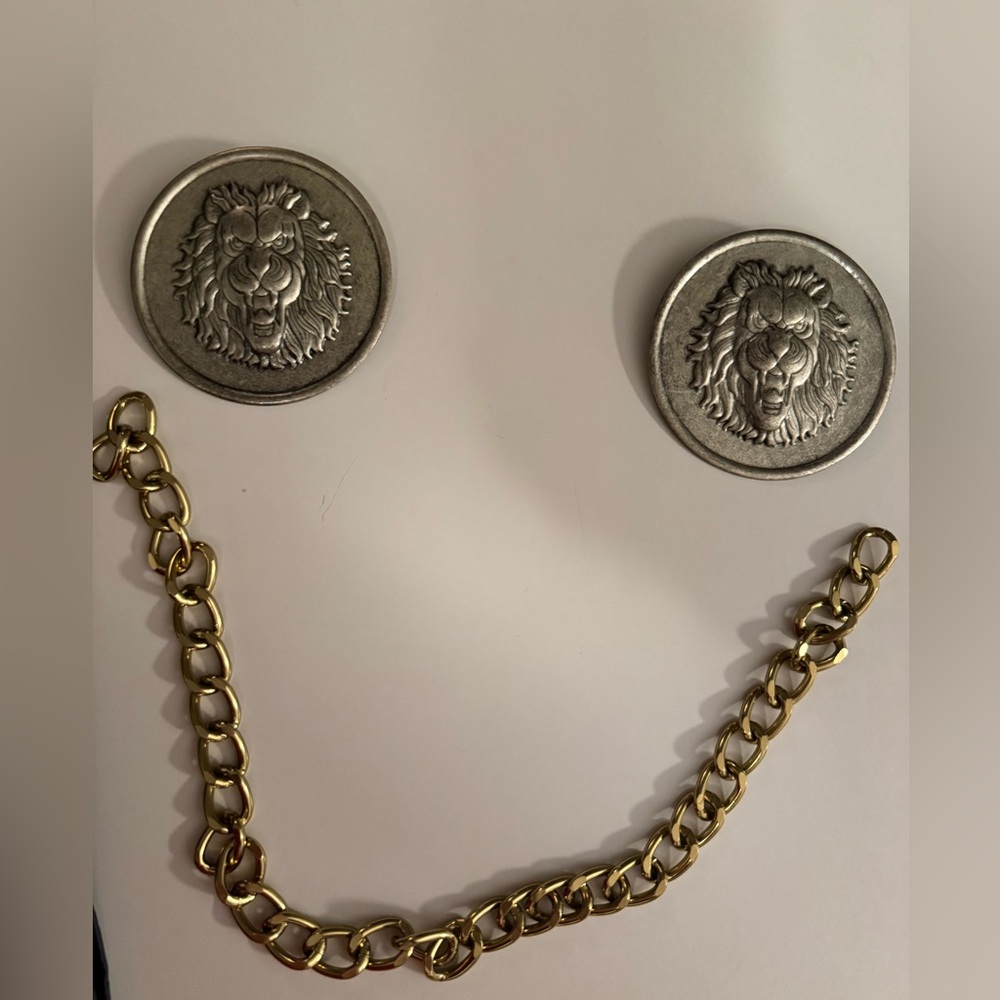 Noble King Halloween costume L/XL.  Spirit Halloween. - Picture 6 of 7